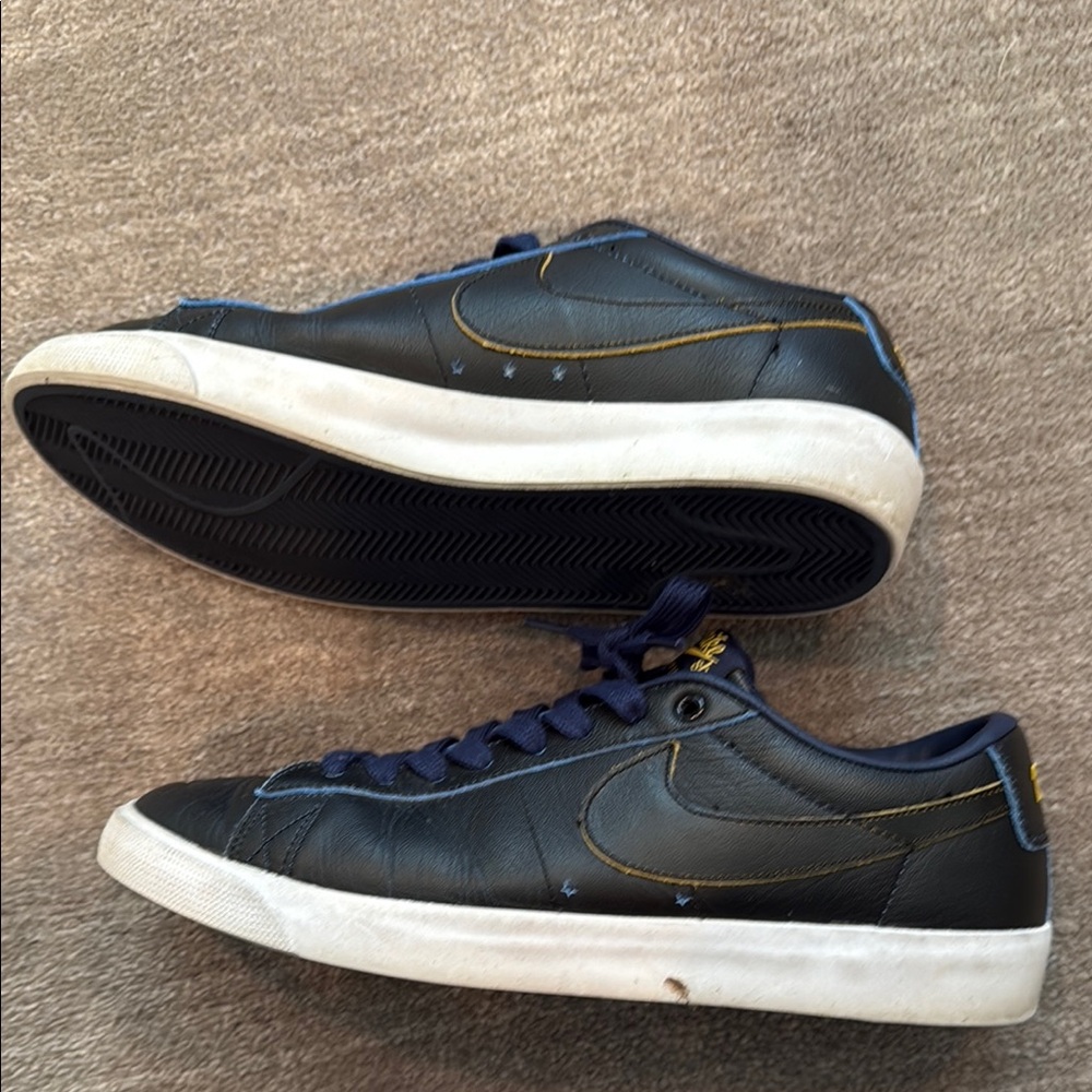 Nike Black and Blue Sneakers - Picture 4 of 6
